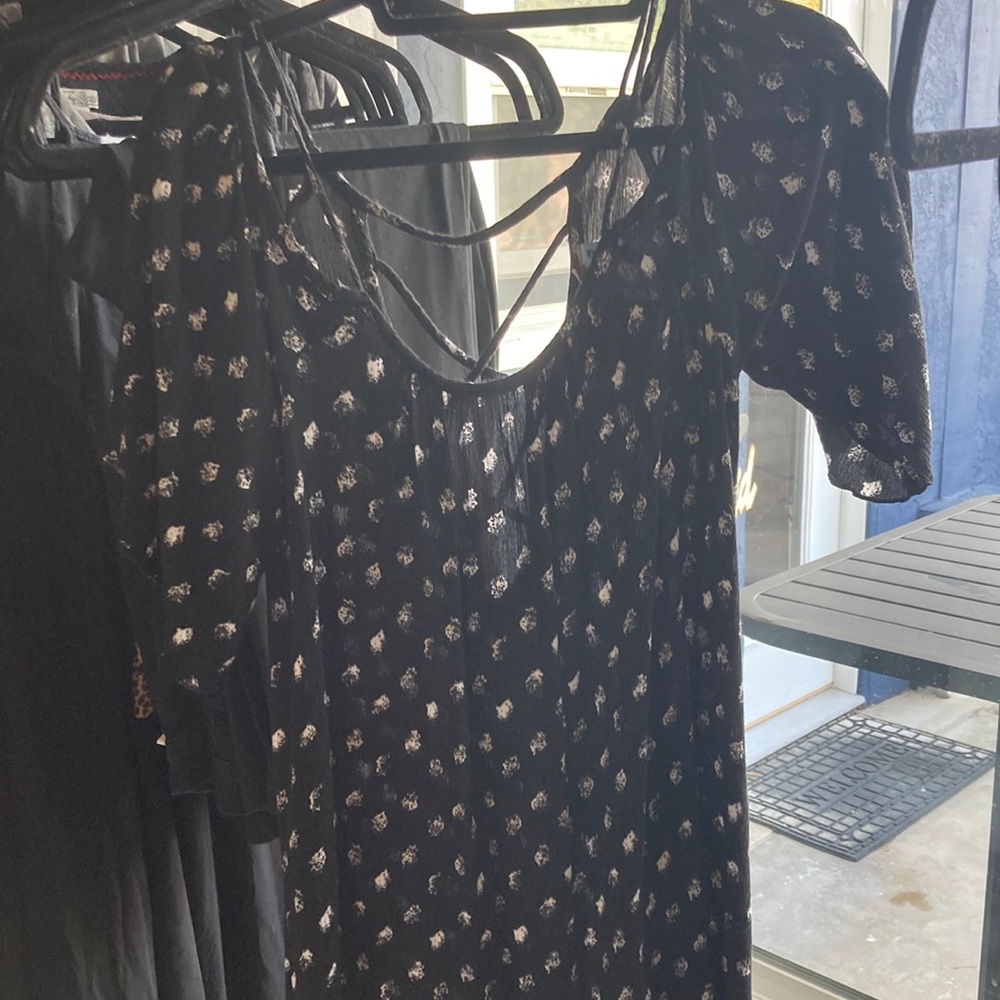 Daisy Shop Black and White Patterned Dress has a call out on seam